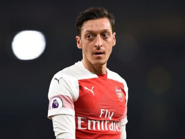 Dixon Sebut Ozil Tak Punya Masa Depan di Arsenal Jika Tak Bermain Lawan Tottenham