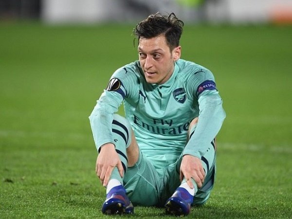 Tak Dipercaya Emery, Dua Sekutu Ozil di Arsenal Terkuak!