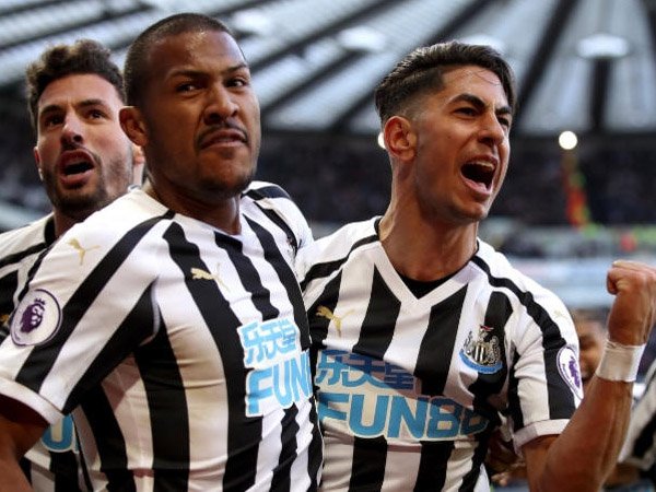 Shola Ameobi Terkesan Dengan Dua Pemain Depan Newcastle