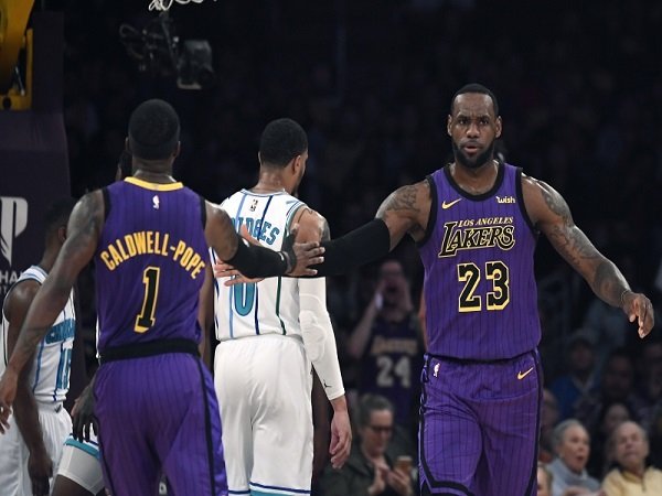 Tampil Perkasa, Lakers Petik Kemenangan Telak Kontra Hornets