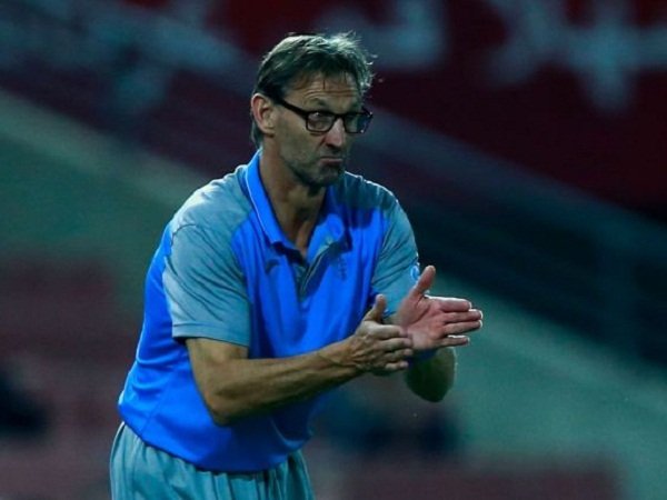 Tony Adams Angkat Bicara Soal Hubungannya dengan Arsenal Saat Ini
