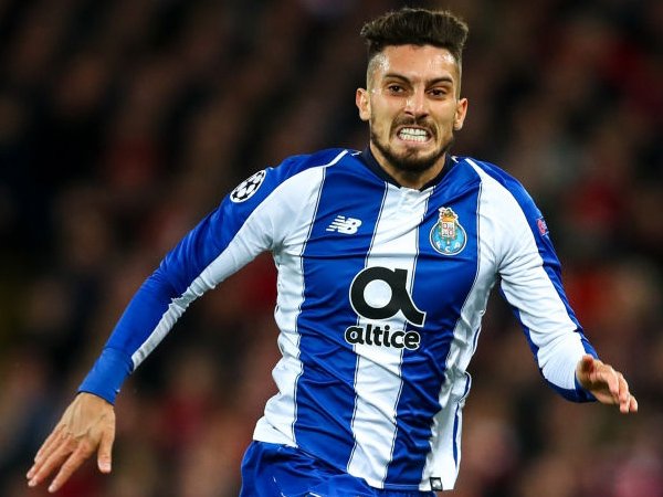 Bek Porto Ingatkan Liverpool: Ini Belum Usai!