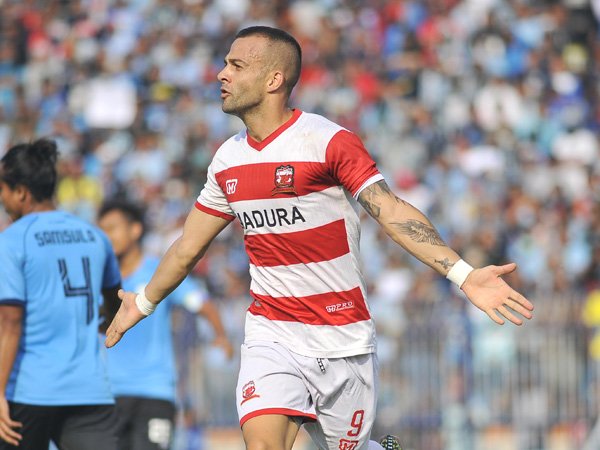 Skuat MU Libur, Aleksandar Rakic Tetap Bertahan di Indonesia