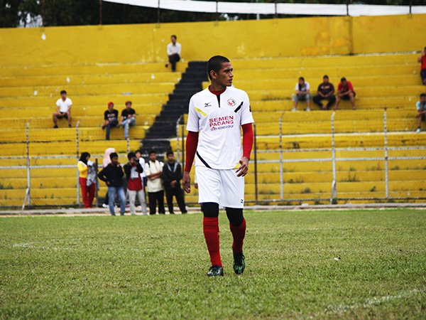 Hengki Ardiles Kembali ke Semen Padang FC