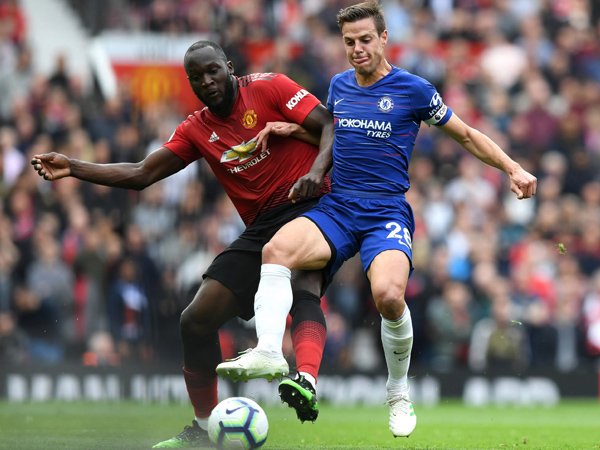 Azpilicueta Curhat Rasanya Duel Fisik dengan Lukaku Hingga Hantam Fotografer