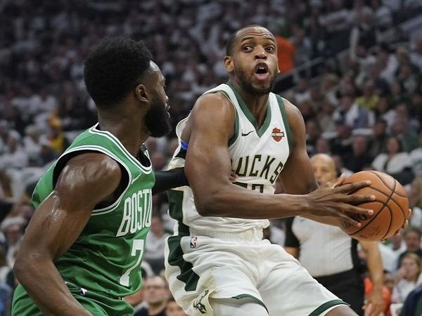 Garang di Paruh Kedua, Bucks Tumbangkan Celtics di Game 2