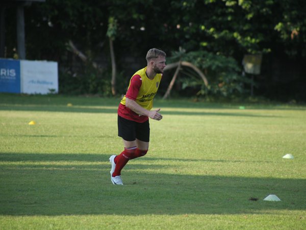 Melvin Platje Berpacu dengan Waktu untuk Tampil Kontra Persija
