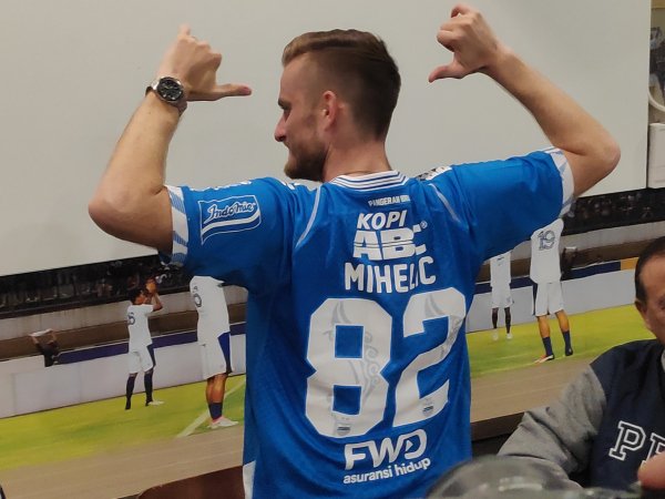Mihelic Santai Meski Persib Tidak Lagi Dilatih Miljan Radovic