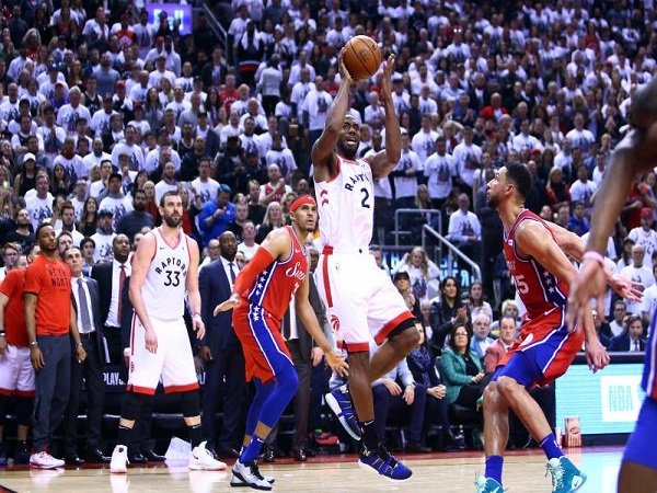 Buzzer Beater Kawhi Leonard Menangkan Raptors Atas 76ers di Game 7