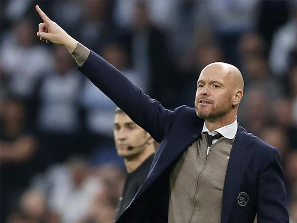 Diminati Banyak Klub Besar, Ten Hag Tegaskan Tetap Bertahan di Ajax