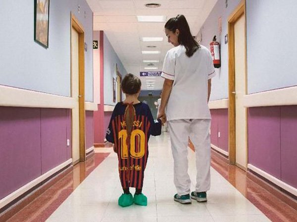 Jersey La Liga Disulap Jadi Baju Rumah Sakit
