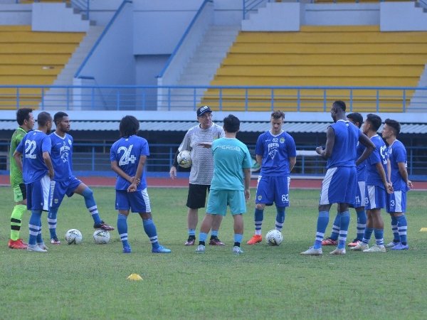 Pemain Persib Dapat Modul Latihan Lewat Video Selama Libur