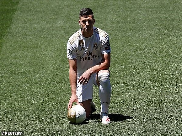 Luka Jovic Siap Bertandem dengan Karim Benzema