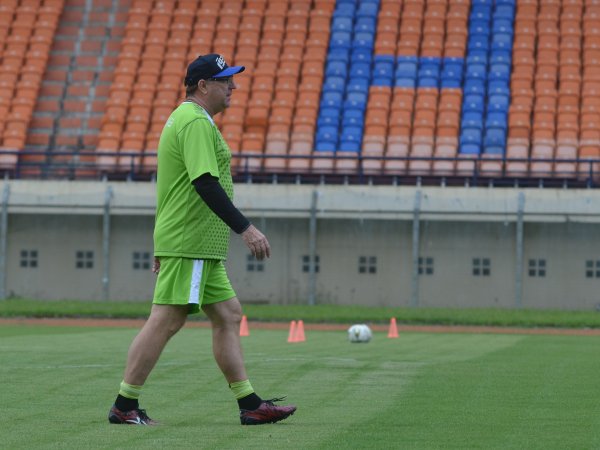 Robert Ogah Buru-Buru Orbitkan Pemain Muda di Persib