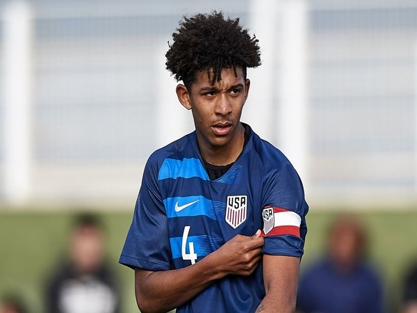 Barcelona Tertarik Boyong Bek Muda Potensial AS