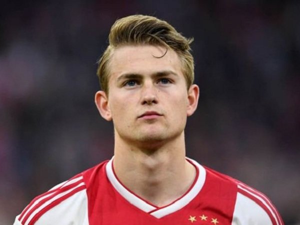 Matthijs de Ligt Tolak Tawaran Gabung Barcelona?