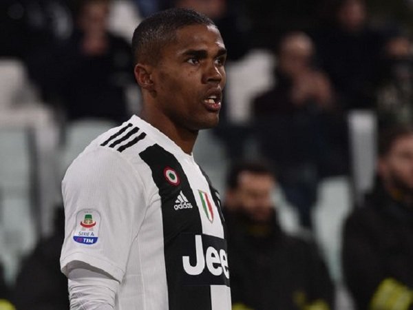 Douglas Costa Yakin Bertahan di Juventus Meski Diminati PSG