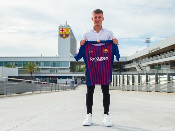 Barcelona Sukses Gaet Defender Belia dari Belanda