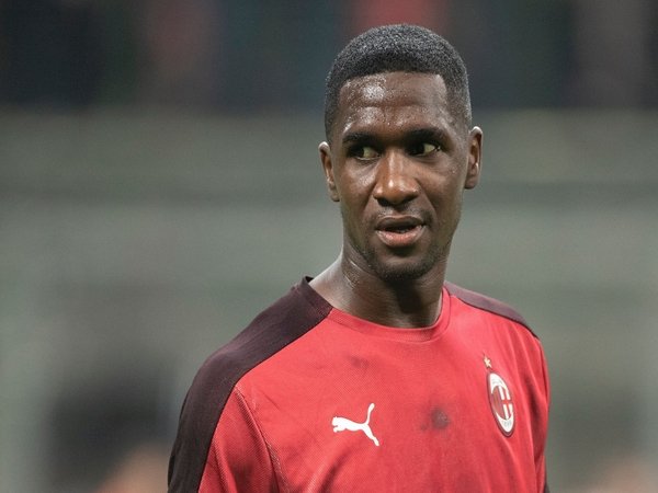 Bek Milan Ini Tinggal Selangkah Lagi Gabung Genoa dengan Gratis