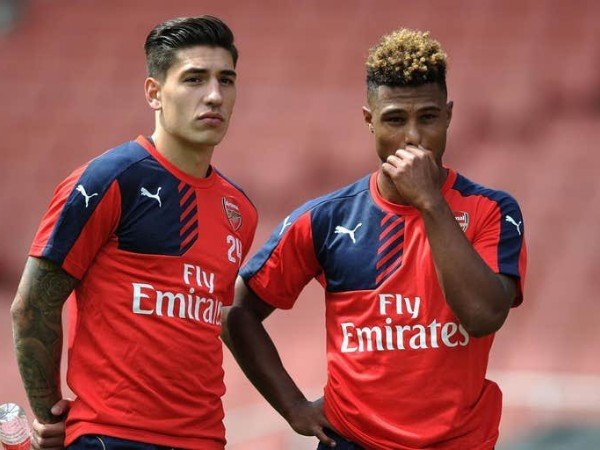 Ejek Tony Pulis, Bellerin Berikan Pesan Berkelas untuk Serge Gnabry