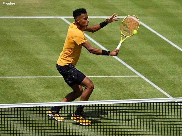 Singkirkan Stefanos Tsitsipas, Felix Auger Aliassime Siap Beraksi Di Semifinal Queen`s Club