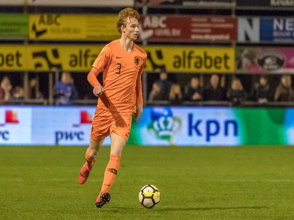 Bek Muda PEC Zwolle Jadi Rekrutan Perdana Liverpool di Musim Panas Ini