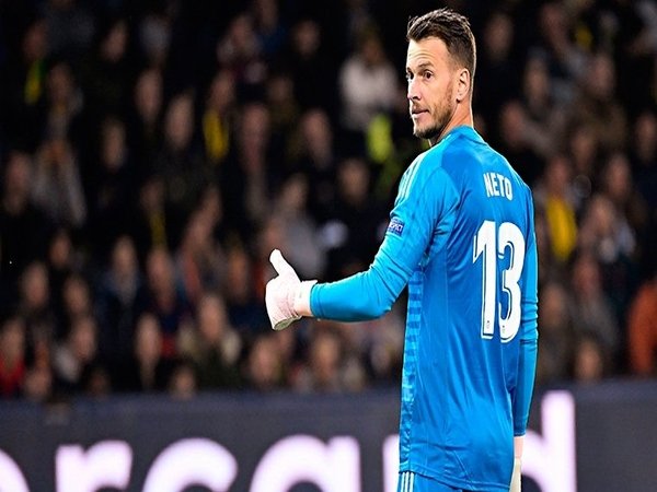 Barcelona Resmi Boyong Kiper Valencia, Neto