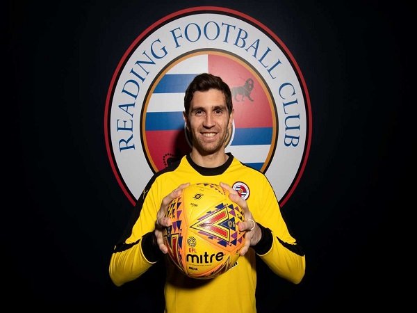 Emiliano Martinez Pilih Bertahan di Arsenal