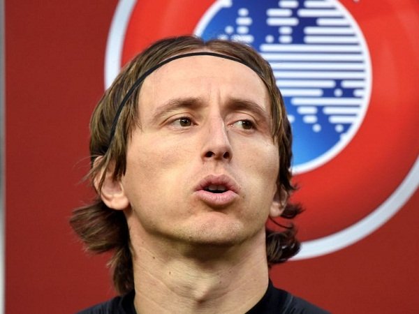 Modric Tolak Ajakan Boban Gabung Milan
