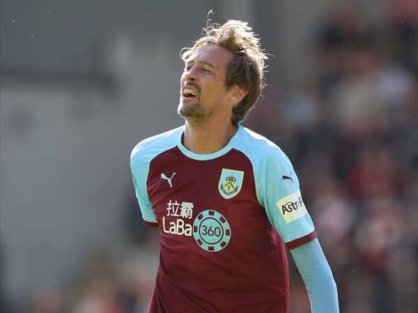 Di Usia 38 Tahun, Peter Crouch Resmi Putuskan Pensiun