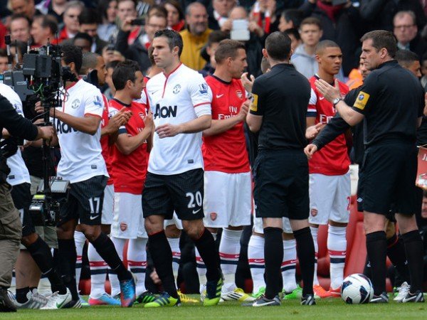 Juru Transfer Arsenal Ungkap Alasan Penjualan Van Persie ke MU