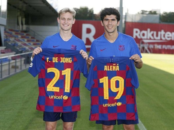 Barcelona Ternyata Janjikan Nomor Punggung 21 pada De Jong Tanpa Seizin Alena