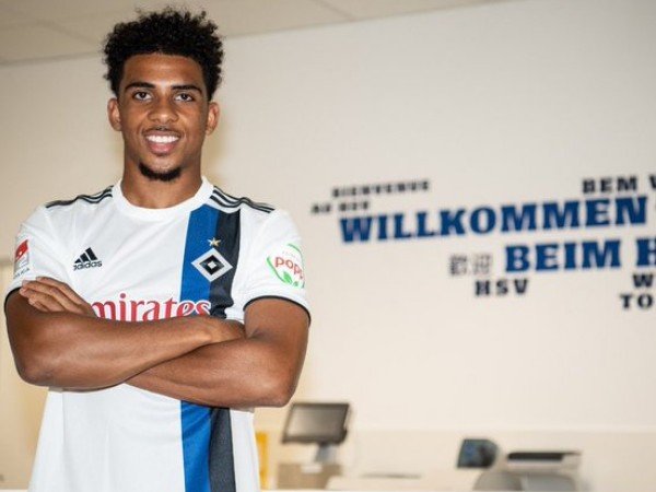 Wonderkid Arsenal Resmi Gabung Hamburg