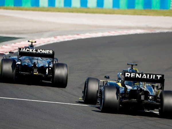 Ricciardo Kecam Manuver Bertahan Magnussen yang Membahayakan