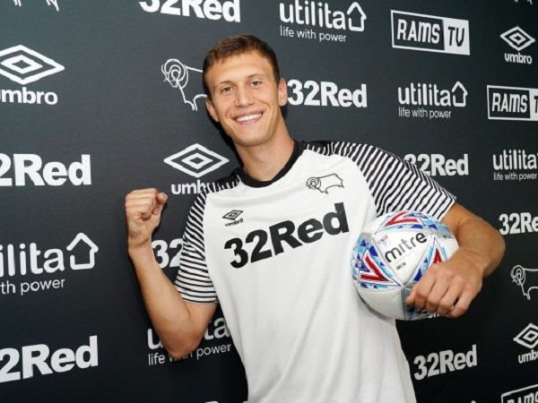 Gabung Derby, Krystian Bielik Sindir Unai Emery