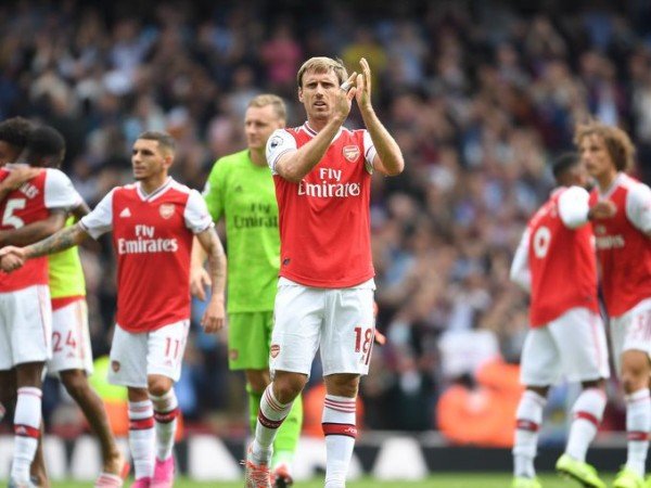 Arsenal Resmi Lepas Monreal ke Real Sociedad