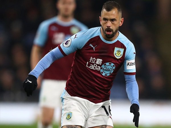 Dengan Persetujuan Bersama, Burnley Akhiri Kontrak Steven Defour