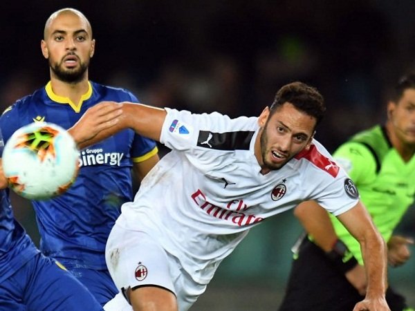 Calhanoglu Jadi Gelandang yang Paling Sering Dimainkan Milan