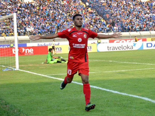 Harapan Tinggi Manajemen Semen Padang FC Pada Vendry Mofu