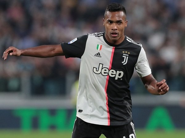 Alex Sandro Pulang ke Brasil, Juventus Krisis Full-Back