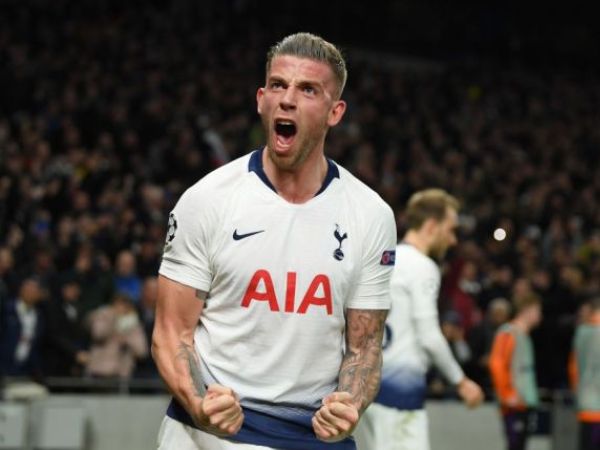 MU Pertimbangkan Rekrut Bek Tottenham Pada Bursa Transfer Januari