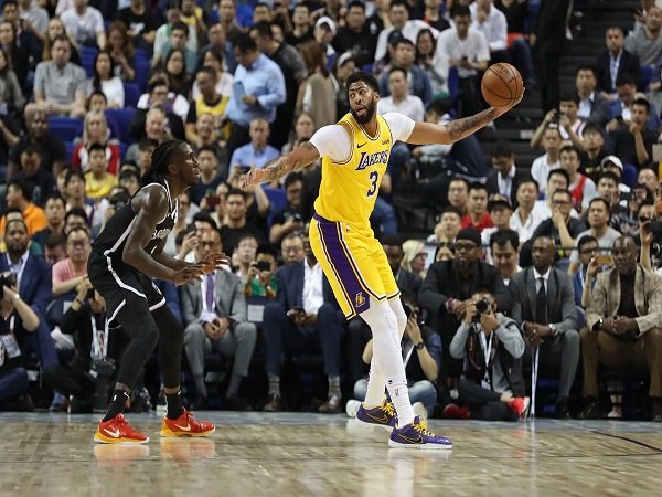 Sengit, Nets Taklukkan Lakers Dalam Laga Pramusim Yang Digelar di China