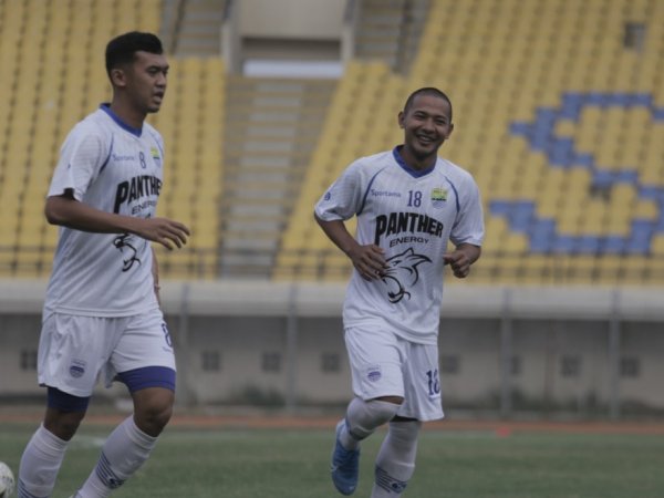 Persib Dukung Keputusan Zola Lanjutkan Karir di Sepakbola