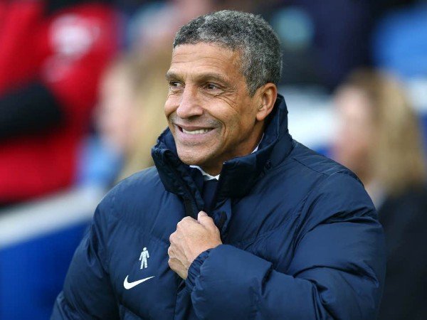 West Ham Incar Chris Hughton sebagai Pengganti Pellegrini