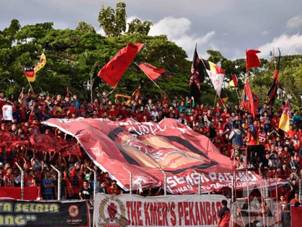 Terpuruk di Dasar Klasemen, Semen Padang FC Masih Didukung Penuh Suporter