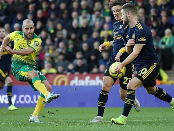 David Seaman Sebut Pertahanan Arsenal Memalukan