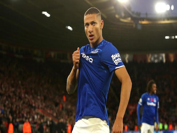 Bahagianya Richarlison Usai Teken Kontrak Baru di Everton