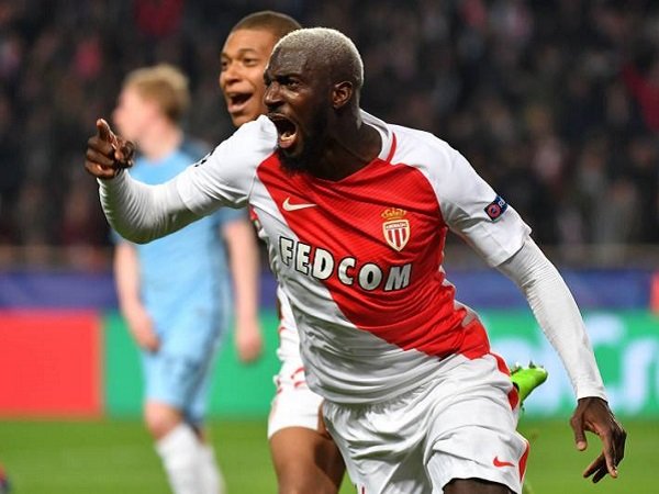 Momen Kocak Saat Tiemoue Bakayoko Lupa Nomor Punggungnya Sendiri