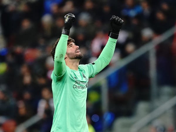 Fokus Jadi Kunci Alisson Clean Sheet Berturut-turut
