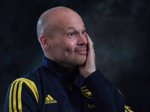 Arsenal Pertimbangan Pertahankan Ljungberg Hingga Akhir Musim